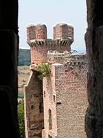 Bressieux, Chateau, tours portieres vues depuis le donjon (3)